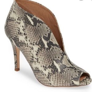 NWT Halogen Snake Print Rowen Bootie - 8.5